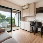 Lucija Makarska-first Row To The Sea Makarska