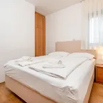 Lucija Makarska-first Row To The Sea