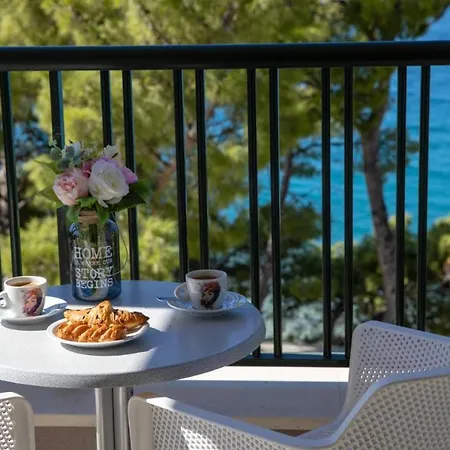 Lucija Makarska-first Row To The Sea *