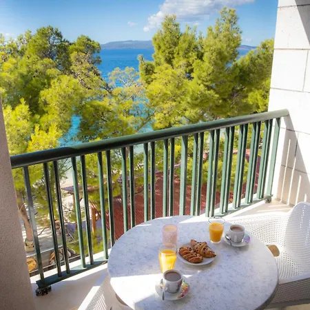 Lucija Makarska-first Row To The Sea