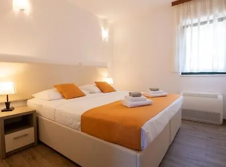 Appartement Lucija Makarska-first Row To The Sea Makarska