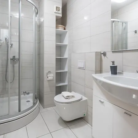 Lucija Makarska-first Row To The Sea Makarska