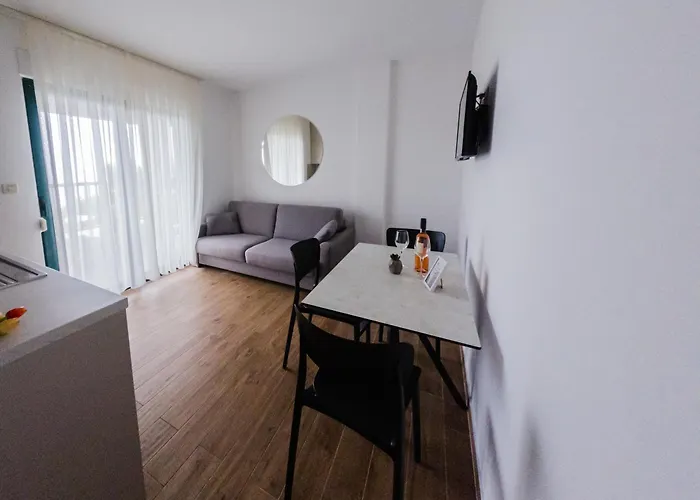 Apartment Lucija Makarska-first Row To The Sea