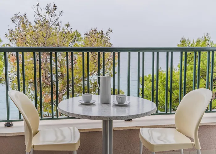 Apartment Lucija Makarska-first Row To The Sea