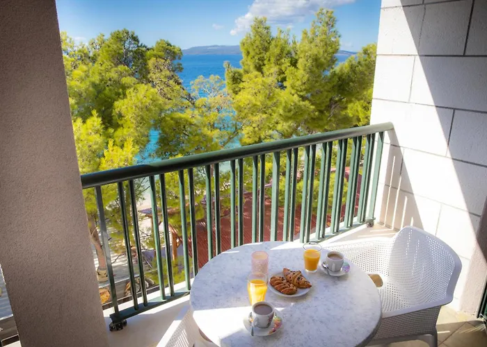 Lucija Makarska-first Row To The Sea