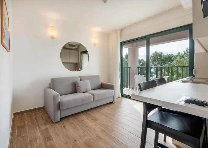 Apartment Lucija Makarska-first Row To The Sea Makarska