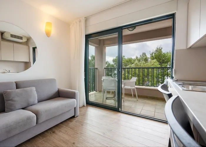 Lucija Makarska-first Row To The Sea Makarska