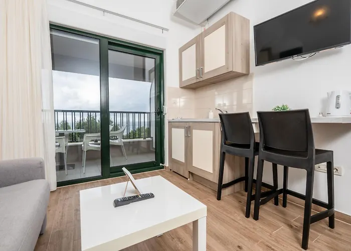 Apartment Lucija Makarska-first Row To The Sea