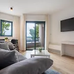 Lucija Makarska-first Row To The Sea *