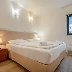 Lucija Makarska-first Row To The Sea