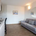 Lucija Makarska-first Row To The Sea *