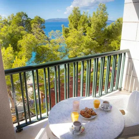 Lucija Makarska-first Row To The Sea *