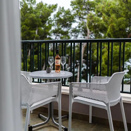 Apartment Lucija Makarska-first Row To The Sea