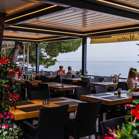 Lucija Makarska-first Row To The Sea Апартаменти