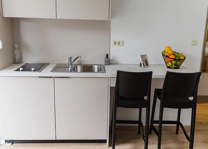 Lucija Makarska-first Row To The Sea *