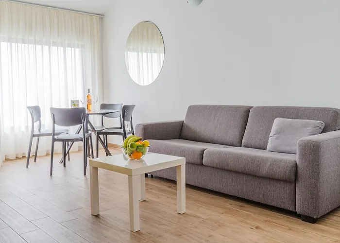 Lucija Makarska-first Row To The Sea *