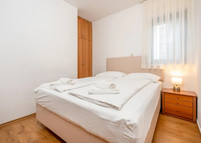 Lucija Makarska-first Row To The Sea