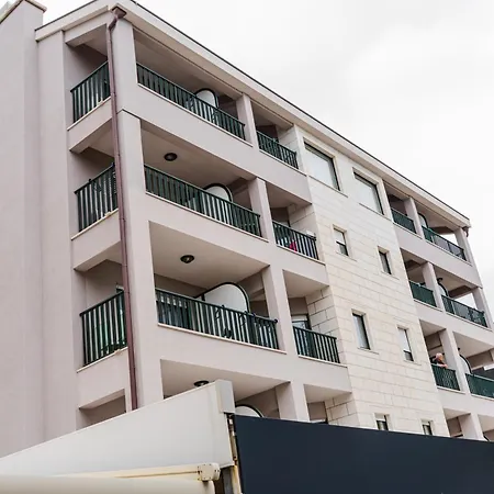 Lucija Makarska-first Row To The Sea * Макарска