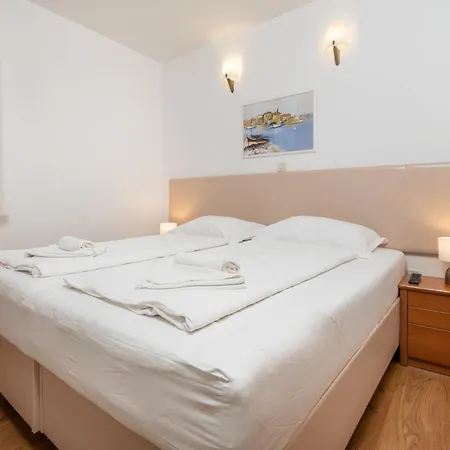 Lucija Makarska-first Row To The Sea Apartamento *